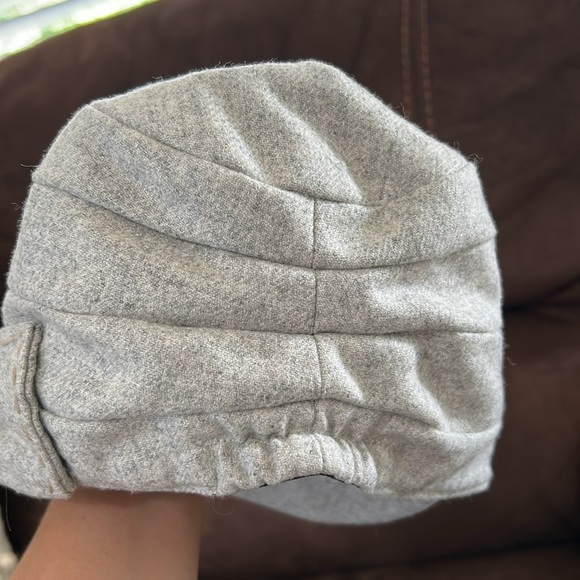 Stylish Gray Wool Cap with Button Accents - Picture 6 of 7